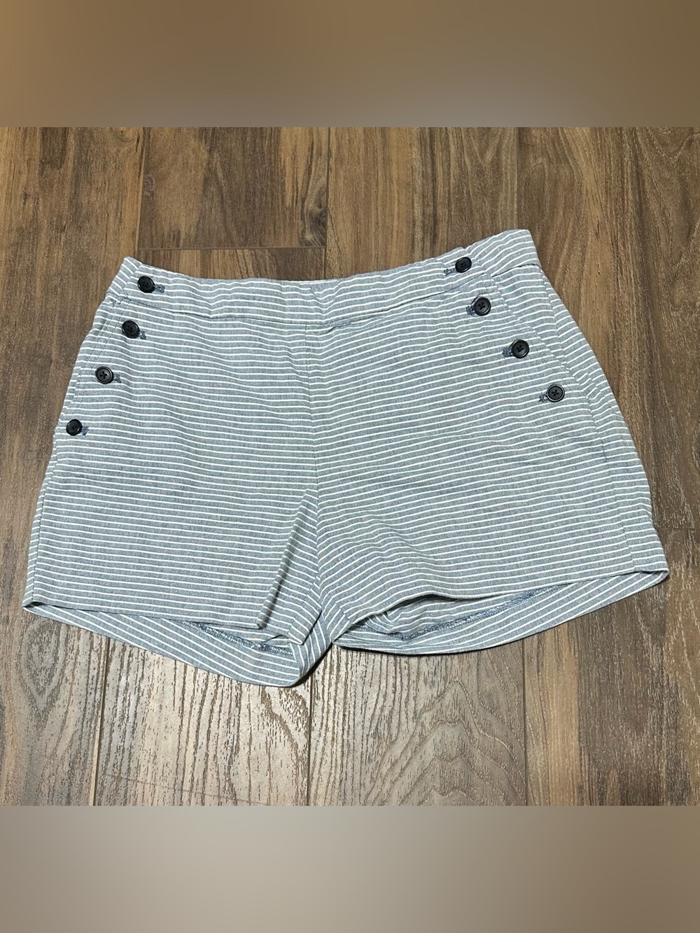 Banana Republic Women's 6 Sailor Shorts Blue/White Stripe Seersucker Cotton 4”